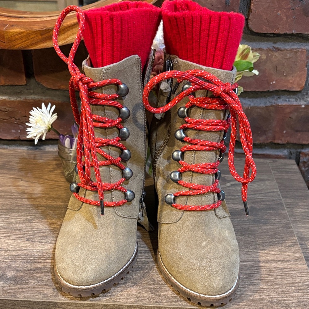 RENVY Taupe Suede Lace-Up Ankle Boots with Red Knit Cuff 5.5
